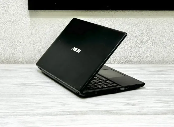 Ноутбук Б-клас Asus F551C / 15.6" (1366x768) TN / Intel Celeron 1007U (2 ядра по 1.5 GHz) / 4 GB DDR3 / 128 GB SSD / Intel HD Graphics / WebCam / Win 10 Home б/в - зображення 5