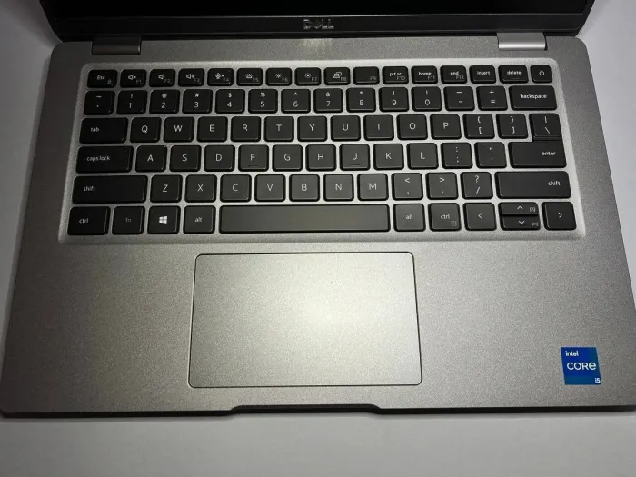 Ультрабук Dell Latitude 5421 / 14" (1366x768) TN / Intel Core i5-11500H (6 (12) ядер по 2.9 - 4.6 GHz) / 16 GB DDR4 / 256 GB SSD / Intel UHD Graphics / WebCam б/в - зображення 3