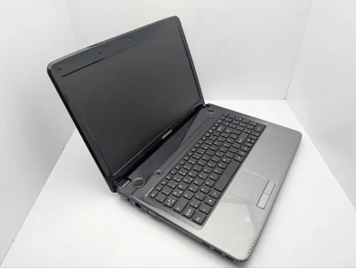 Ноутбук Medion Akoya E6234 / 15,6" (1366x768) TN / Intel Core i3-3110M (2 (4) ядра по 2,4 ГГц) / 6 ГБ DDR3 / 750 ГБ HDD / Intel HD Graphics 4000 / Веб-камера / DVD-ROM / Без АКБ б/в - зображення 6