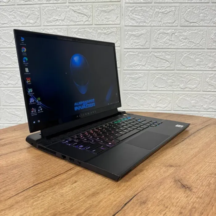 Ігровий ноутбук Б-клас Dell Alienware m15 R4 / 15.6" (1920x1080) IPS / Intel Core i7-10870H (8 (16) ядер по 2.2 - 5.0 GHz) / 16 GB DDR4 / 512 GB SSD / nVidia GeForce RTX 3070, 8 GB GDDR6, 256-bit / WebCam б/в - зображення 4