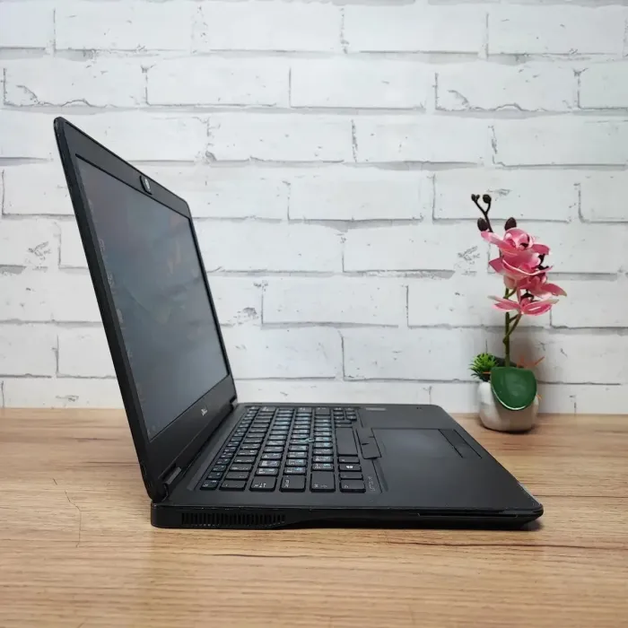 Ноутбук Б-клас Dell Latitude E7450 / 14" (1366x768) TN / Intel Core i5-5300U (2 (4) ядра по 2.3 - 2.9 GHz) / 8 GB DDR3 / 256 GB SSD / Intel HD Graphics 5500 / WebCam б/в - зображення 5