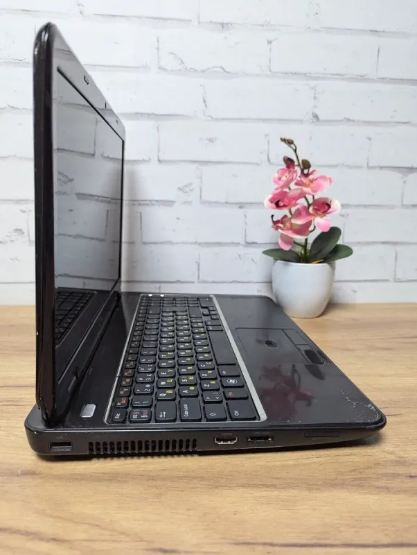 Ноутбук Б-клас Dell Inspiron N5110 / 15.6" (1366x768) TN / Intel Pentium B940 (2 ядра по 2.0 GHz) / 8 GB DDR3 / 128 GB SSD / Intel HD Graphics / WebCam / DVD-ROM / Без АКБб/в - зображення 3