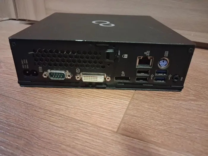 Неттоп Fujitsu Esprimo Q556/2 USFF / Intel Core i5-7400T (4 ядра по 2.4 - 3.0 GHz) / 8 GB DDR4 / 256 GB SSD / Intel HD Graphics 630 / DVD-ROM / DisplayPort б/в - зображення 3