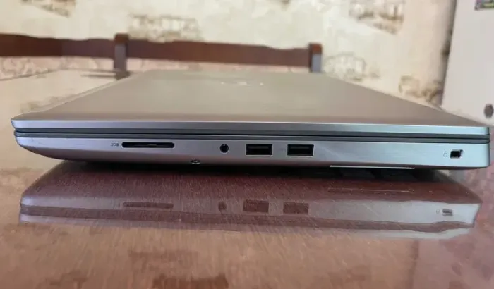 Робоча станція Dell Precision 7550 / 15.6" (1920x1080) IPS / Intel Xeon W-10885M (8 (16) ядер по 2.4 - 5.3 GHz) / 32 GB DDR4 / 256 GB SSD / nVidia Quadro T2000, 4 GB GDDR5, 128-bit / WebCam б/в - зображення 7