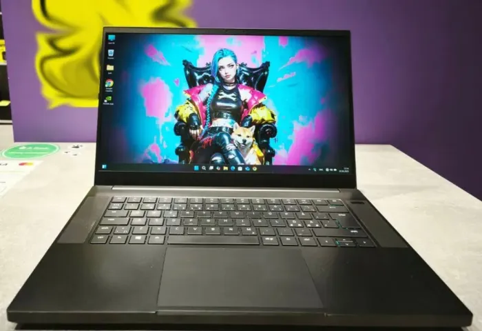 Ігровий ноутбук Razer Blade 15 Base RZ09-03286N22 / 15.6" (1920x1080) IPS / Intel Core i7-10750H (6 (12) ядер по 2.6 - 5.0 GHz) / 16 GB DDR4 / 512 GB SSD / nVidia GeForce RTX 2060, 6 GB GDDR6, 192-bit / WebCam б/в - зображення 2