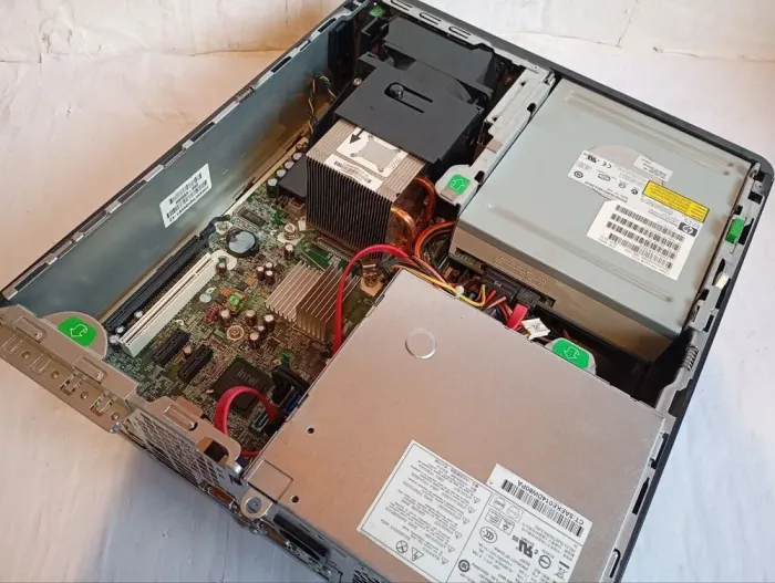 Комплект ПК Б-клас: HP Compaq DC5800 SFF / Intel Core 2 Quad Q6600 (4 ядра по 2.4 GHz) / 4 GB DDR2 / 120 GB SSD / Intel GMA x4500 / DVD-RW + Монітор BenQ GL2230-B / 22" (1920x1080) TN / 1x HDMI, 1x DVI, 1x VGA б/в - зображення 6