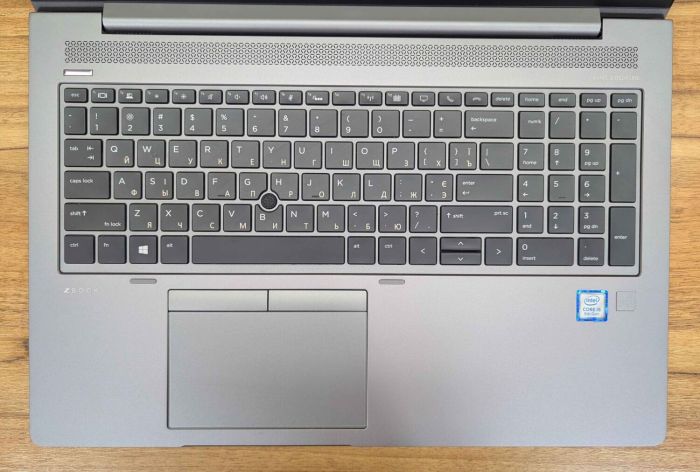 Мобільна робоча станція HP Zbook 15U G5 / 15.6" (1920x1080) IPS / Intel Core i5-8250U (4 (8) ядра по 1.6 - 3.4 GHz) / 16 GB DDR4 / 512 GB SSD / AMD Radeon Pro WX 3100, 2 GB GDDR5, 128-bit / WebCam / Fingerprint / Windows 10 б/в - зображення 3