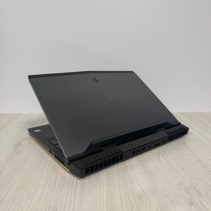 Ігровий ноутбук Dell Alienware 17 R4 / 17,3" (1920x1080) IPS / Intel Core i7-7820HK (4 (8) ядра по 2,9 - 3,9 ГГц) / 16 ГБ DDR4 / 512 ГБ SSD / nVidia GeForce GTX 1080, 8 ГБ GDDR5X, 256-біт / WebCam б/в - зображення 7