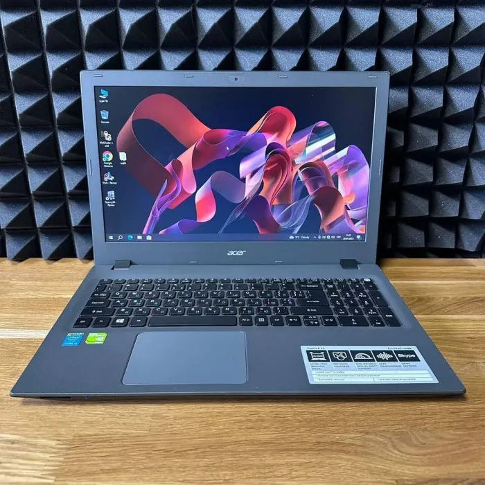 Ноутбук Б-клас Acer Aspire E5-573 / 15.6" (1366x768) TN / Intel Core i5-5200U (2 (4) ядра по 2.2 - 2.7 GHz) / 8 GB DDR3 / 256 GB SSD / nVidia GeForce 940M, 4 GB GDDR3, 64-bit / WebCam / DVD-ROM б/в - зображення 2