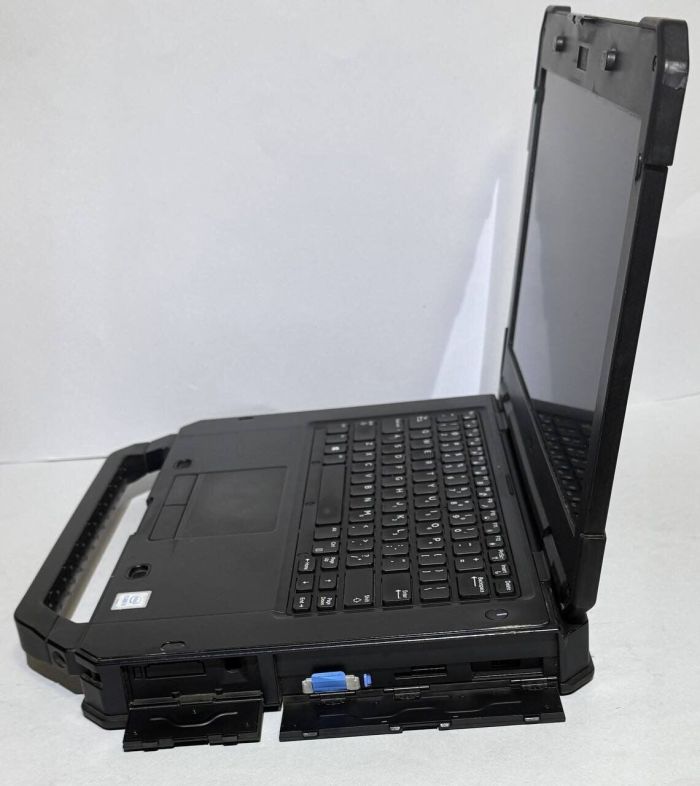 Захищений ноутбук Dell Latitude 5420 Rugged / 14" (1920x1080) IPS / Intel Core i7-8650U (4 (8) ядра по 1,9 - 4,2 ГГц) / 32 ГБ DDR4 / 512 ГБ SSD / AMD Radeon RX 540, 2 ГБ GDDR5, 128-біт / Веб-камера / Win 11 Pro / Два акумулятори б/в - зображення 3