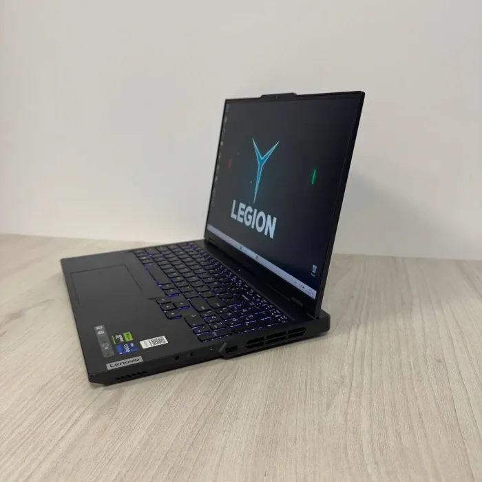 Ігровий ноутбук Б-класу Lenovo Legion Pro 5 16IRX8 / 16" (2560x1600) IPS / Intel Core i9-13900HX (24 (32) ядра по 2,2 - 5,4 ГГц) / 32 ГБ DDR5 / 1000 ГБ SSD NVMe / nVidia GeForce RTX 4070, 8 ГБ GDDR6, 128-біт / WebCam б/в - зображення 5