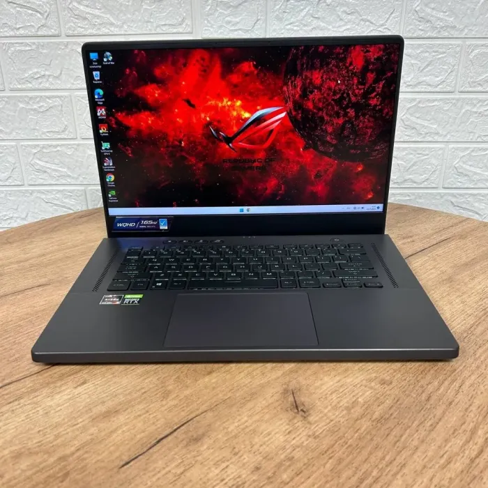Ігровий ультрабук Б-клас Asus ROG Zephyrus G15 GA503QS / 15.6" (2560x1440) IPS / AMD Ryzen 9 5900HS (8 (16) ядер по 3.0 - 4.6 GHz) / 16 GB DDR4 / 1000 GB SSD / nVidia GeForce RTX 3080, 8 GB GDDR6, 256-bit б/в - зображення 2