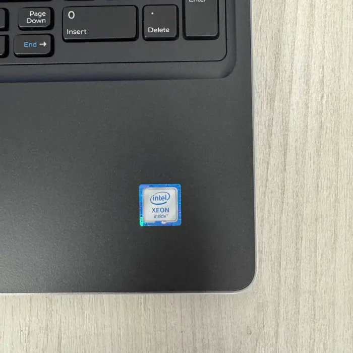 Мобільна робоча станція Dell Precision 7520 / 15,6" (1920x1080) IPS / Intel Xeon E3-1545M v5 (4 (8) ядра по 2,9 - 3,8 ГГц) / 16 ГБ DDR4 / 512 ГБ SSD NVMe / nVidia Quadro M2200, 4 ГБ GDDR5, 128-біт б/в - зображення 8