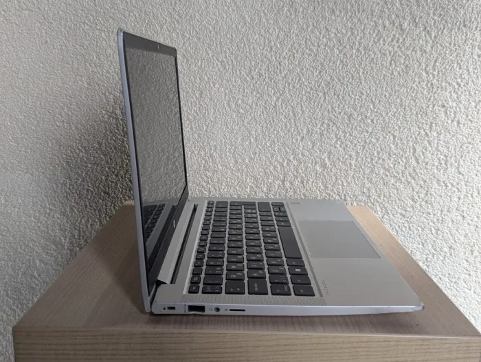 Ультрабук Б-клас HP ProBook 430 G8 / 13.3" (1920x1080) TN / Intel Core i3-1115G4 (2 (4) ядра по 4.1 GHz) / 16 GB DDR4 / 256 GB SSD / Intel UHD Graphics / WebCam б/в - зображення 5