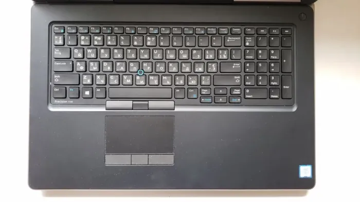 Мобільна робоча станція Dell Precision 7720 / 17.3" (1920x1080) IPS / Intel Core i7-6920HQ (4 (8) ядра по 2.9 - 3.8 GHz) / 16 GB DDR4 / 256 GB SSD M.2 + 500 GB HDD / AMD Radeon Pro WX 4130, 2 GB GDDR5, 128-bit / WebCam / Win 10 Pro б/в - зображення 3