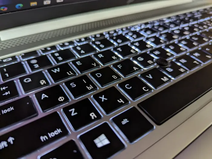 Ультрабук HP EliteBook 850 G6 / 15.6" (1920x1080) IPS / Intel Core i7-8565U (4 (8) ядра по 1.8 - 4.6 GHz) / 16 GB DDR4 / 480 GB SSD / Intel UHD Graphics / WebCam / TouchID / Windows 10 б/в - зображення 6