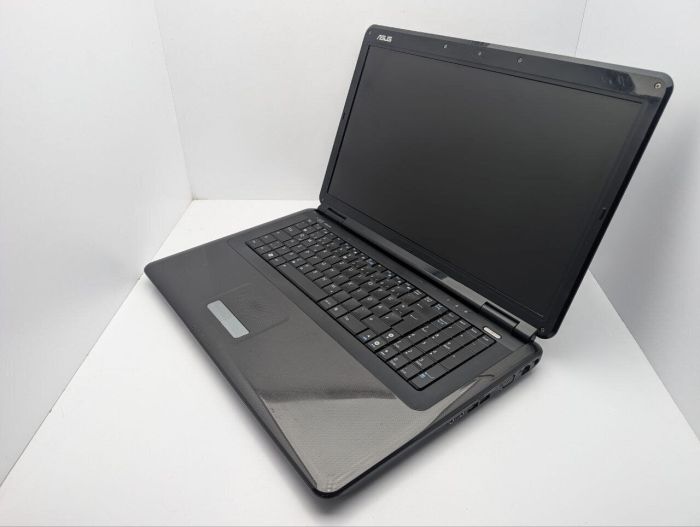 Ноутбук Asus X70I / 17.3" (1600x900) TN / Intel Pentium T4300 (2 ядра по 2.1 GHz) / 4 GB DDR2 / 500 GB HDD / nVidia GeForce GT 220M, 1 GB GDDR2, 128-bit / WebCam / DVD-ROM б/в - зображення 7