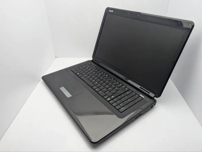 Ноутбук Asus X70I / 17.3" (1600x900) TN / Intel Pentium T4300 (2 ядра по 2.1 GHz) / 4 GB DDR2 / 500 GB HDD / nVidia GeForce GT 220M, 1 GB GDDR2, 128-bit / WebCam / DVD-ROM б/в - зображення 7