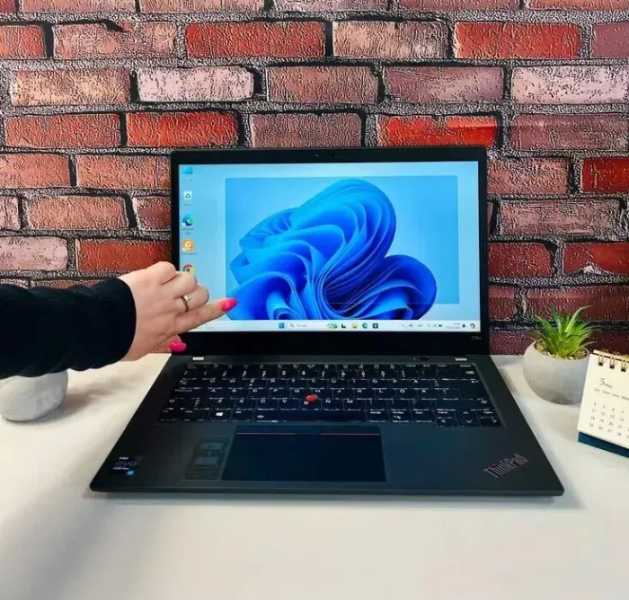 Ультрабук Lenovo ThinkPad T14s Gen 2 / 14" (1920x1080) IPS Touch / Intel Core i7-1185G7 (4 (8) ядра по 3.0 - 4.8 GHz) / 32 GB DDR4 / 512 GB SSD M.2 / Intel Iris Xe Graphics / WebCam / Win 11 Pro б/в - зображення 2