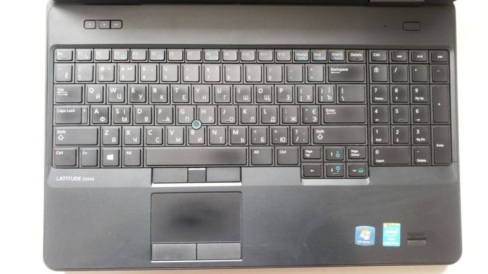 Ноутбук Б-клас Dell Latitude E5540 / 15.6" (1920x1080) TN / Intel Core i7-4600U (2 (4) ядра по 2.1 - 3.3 GHz) / 8 GB DDR3 / 200 GB SSD + 500 GB HDD / nVidia GeForce GT 720M, 2 GB GDDR3, 64-bit / WebCam / DVD-ROM б/в - зображення 3