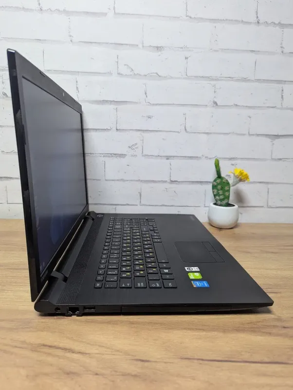 Ноутбук Б-клас Toshiba Satelite Pro C70-C-19E / 17.3" (1600x900) TN / Intel Core i5-5200U (2 (4) ядра по 2.2 - 2.7 GHz) / 12 GB DDR3 / 256 GB SSD / nVidia GeForce 930M, 2 GB GDDR3, 64-bit / WebCam б/в - зображення 5