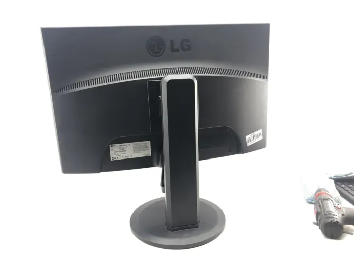 Монітор LG Flatron W2343T-PF/23" (1920x1080) TN/DVI, VGA/VESA 100x100 + Кабель живлення б/в - зображення 3