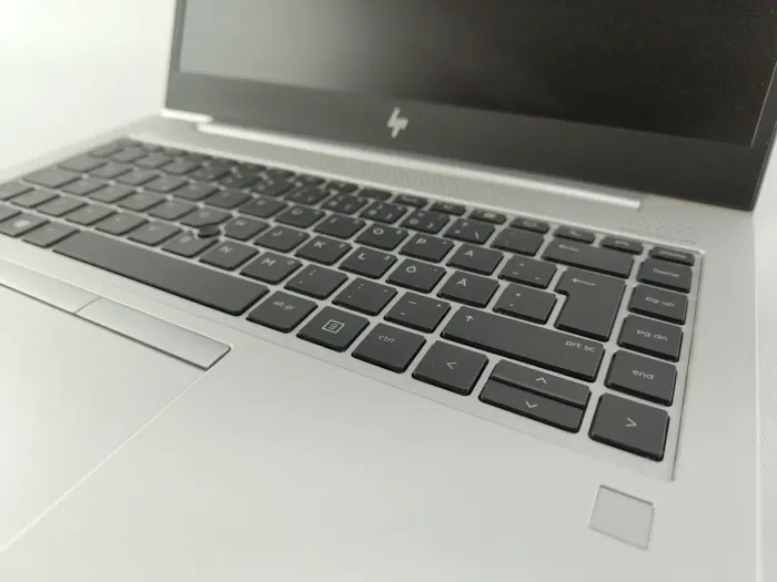 Ноутбук HP EliteBook 745 G6 / 14" (1920x1080) IPS / AMD Ryzen 3 Pro 3300U (4 ядра по 2.1 - 3.5 GHz) / 16 GB DDR4 / 240 GB SSD / AMD Radeon Vega 6 Graphics / WebCam б/в - зображення 3