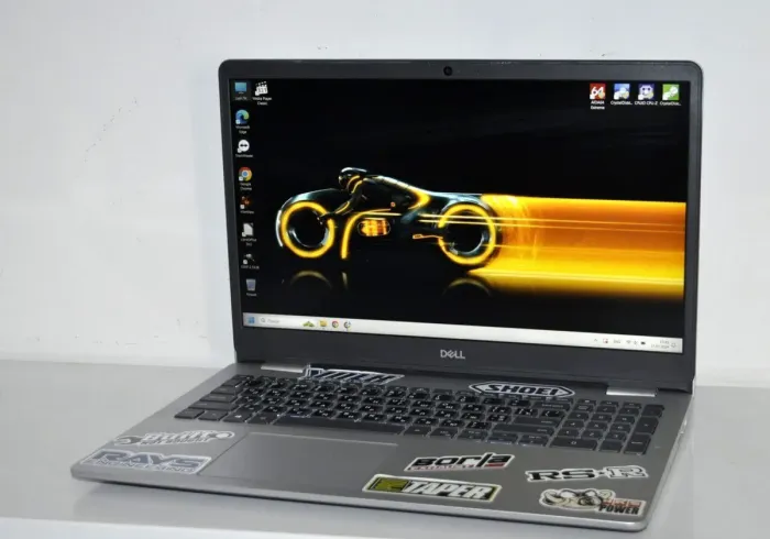 Ультрабук Б-клас Dell Inspiron 15 5593 / 15.6" (1920x1080) IPS / Intel Core i5-1035G1 (4 (8) ядер по 1.0 - 3.6 GHz) / 16 GB DDR4 / 512 GB SSD/ Intel UHD Graphics / WebCam / Windows 11 Pro б/в - зображення 4
