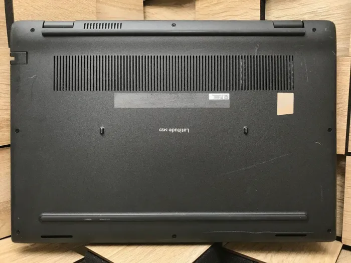 Ультрабук Б-клас Dell Latitude 3420 / 14" (1920x1080) IPS / Intel Core i7-1165G7 (4 (8) ядра по 2.8 - 4.7 GHz) / 8 GB DDR4 / 256 GB SSD M.2 / Intel Iris X Graphics / WebCam / Windows 10 б/в - зображення 9