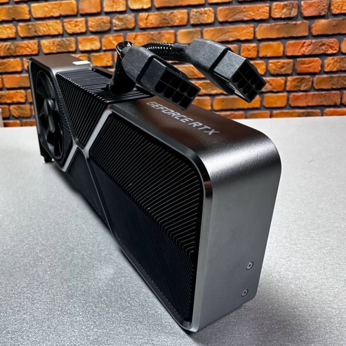 Дискретна відеокарта nVidia GeForce RTX 3080 Ti Founders Edition, 12 GB GDDR6X, 384-bit / 1x HDMI, 3x DisplayPort / (900-1G133-2518-000) б/в - зображення 3