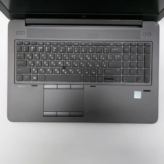 Ноутбук робоча станція Б-клас HP zBook / 15.6" (1920x1080) IPS / Intel Xeon E3-1505M v5 (4 (8) ядра по 2.8 - 3.7 GHz) / 32 GB DDR4 / 512 GB SSD / nVidia Quadro M1000M, 4 GB GDDR5, 128-bit / WebCam / Win 11 Pro б/в - зображення 3