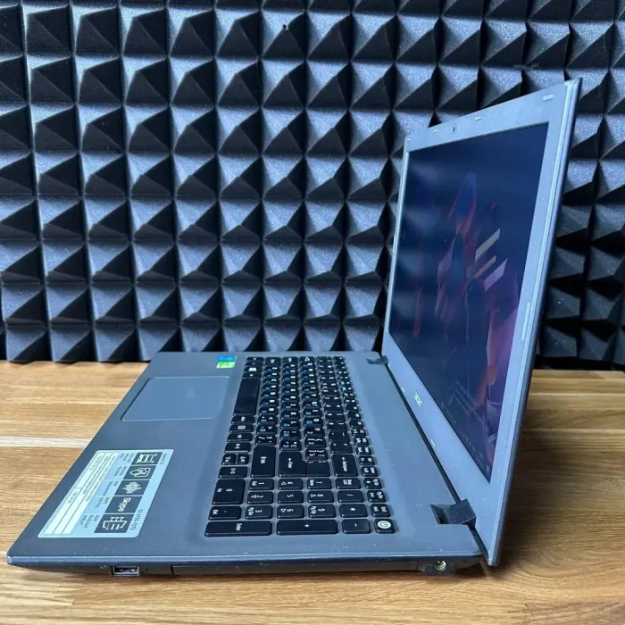 Ноутбук Б-клас Acer Aspire E5-573 / 15.6" (1366x768) TN / Intel Core i7-5500U (2 (4) ядра по 2.4 - 3.0 GHz) / 8 GB DDR3 / 256 GB SSD / nVidia GeForce 920M, 4 GB GDDR3, 64-bit / WebCam б/в - зображення 5