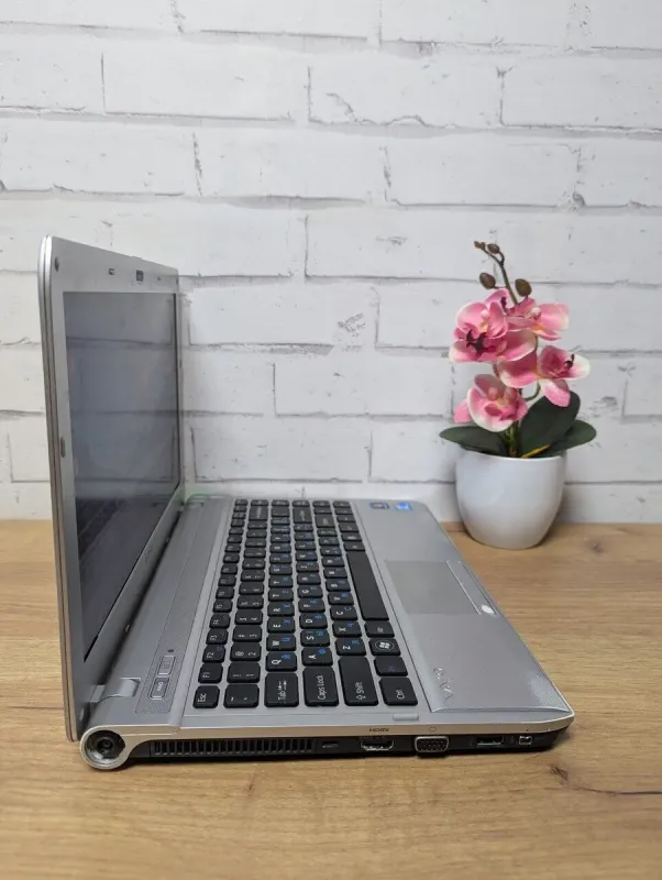 Ноутбук Б-клас Sony PCG-51211L / 14" (1366x768) TN / Intel Core i5-430M (2 (4) ядра по 2.26 - 2.53 GHz) / 8 GB DDR3 / 128 GB SSD / Intel HD Graphics / WebCam б/в - зображення 3
