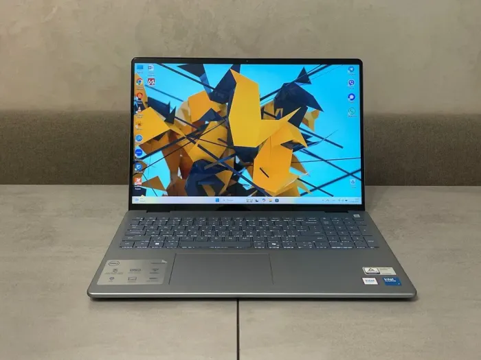 Ультрабук Dell Inspiron 16 5640 / 16" (1920x1200) IPS Touch / Intel Core Ultra 7 150U (10 (12) ядер по 1.2 - 5.4 GHz) / 16 GB DDR5 / 1000 GB SSD M.2 / Intel Graphics / WebCam б/в - зображення 2