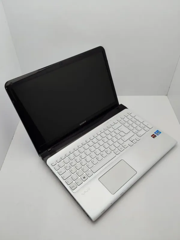 Ноутбук Sony SV1512 / 15.6 (1366x768) TN / Intel Core i5-3210M (2 (4) ядра по 2.5 - 3.1 GHz) / 6 GB DDR3 / 650 GB HDD / AMD Radeon HD 7600M, 1 GB GDDR3, 64-bit / WebCam б/в - зображення 3