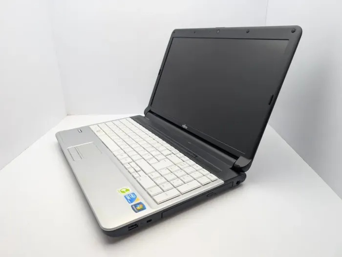 Ноутбук Fujitsu LifeBook A530 / 15.6" (1366x768) TN / Intel Core i3-350M (2 (4) ядра по 2.26 GHz) / 6 GB DDR3 / 1000 GB HDD / Intel HD Graphics / WebCam б/в - зображення 4