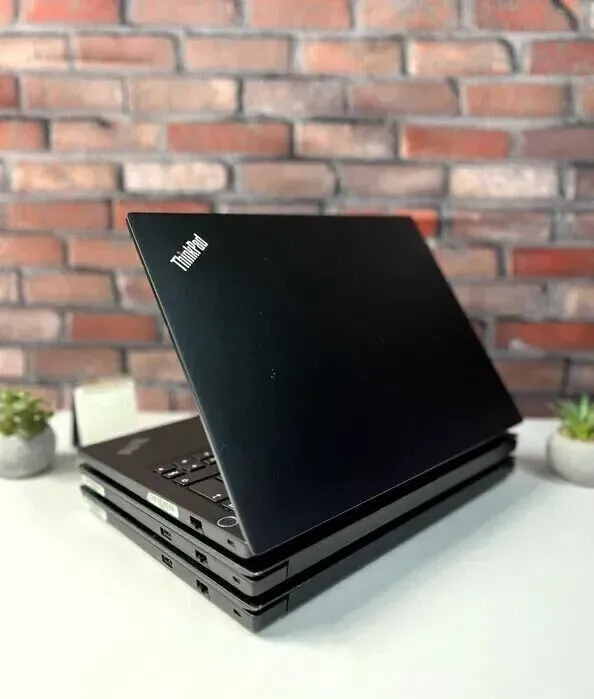 Ноутбук Lenovo ThinkPad E14 / 14" (1920x1080) IPS / Intel Core i5-10210U (4 (8) ядра по 1.6 - 4.2 GHz) / 16 GB DDR4 / 512 GB SSD / Intel UHD Graphics / WebCam / Win 10 Pro б/в - зображення 6