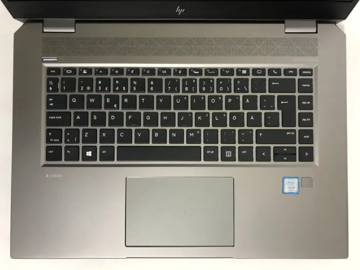 Мобільна робоча станція Б-клас HP ZBook Studio G5 / 15.6" (1920x1080) IPS / Intel Xeon E-2176M (6 (12) ядер по 2.7 - 4.4 GHz) / 32 GB DDR4 / 512 GB SSD NVMe / nVidia Quadro P1000, 4 GB DDR5, 128-bit / WebCam / Win 10 Pro б/в - зображення 9