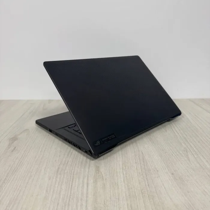 Ігровий ультрабук Asus ROG Zephyrus G15 GA503QS / 15,6" (2560x1440) IPS / AMD Ryzen 9 5900HS (8 (16) ядер по 3,0 - 4,6 ГГц) / 16 ГБ DDR4 / 1000 ГБ SSD NVMe / nVidia GeForce RTX 3080, 8 ГБ GDDR6, 256-біт б/в - зображення 6
