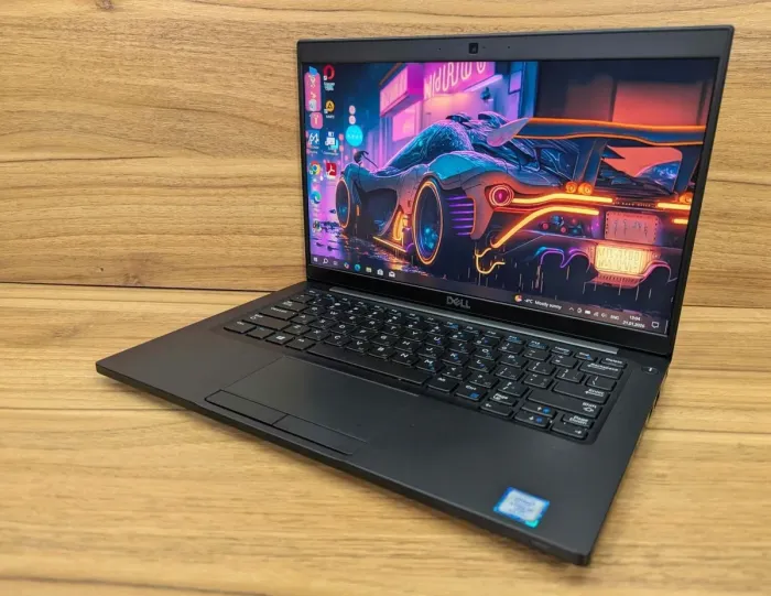 Ультрабук Dell Latitude 7390 / 13.3" (1920x1080) IPS / Intel Core i7-8650U (4 (8) ядра по 1.9 - 4.2 GHz) / 16 GB DDR4 / 512 GB SSD / Intel UHD Graphics 620 / WebCam / Windows 10 б/в - зображення 5