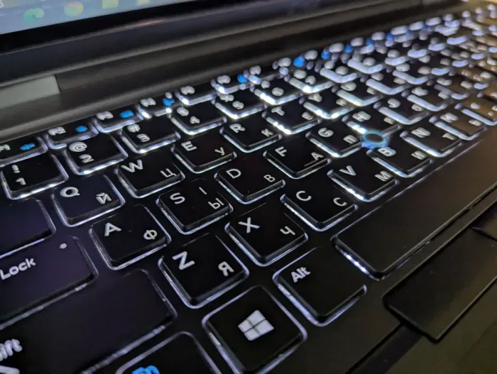 Ноутбук Dell Latitude E5550 / 15.6" (1366x768) TN Touch / Intel Core i5-5300U (2 (4) ядра по 2.3 - 2.9 GHz) / 8 GB DDR3 / 240 GB SSD / Intel HD Graphics 5500 / WebCam / Windows 10 б/в - зображення 6