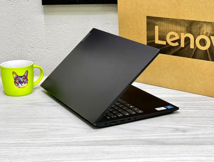 Ультрабук  Lenovo V15 G3 IAD / 15.6" (1920x1080) TN / Intel Core i3-1215U (6 (8) ядер по 1.2 - 4.4 GHz) / 8 GB DDR4 / 256 GB SSD M.2 / Intel UHD Graphics / WebCam / Win 11 Pro - зображення 5