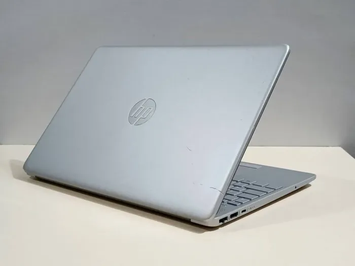 Ультрабук Б-клас HP Laptop 15-dw3033dx / 15.6" (1920x1080) IPS / Intel Core i3-1115G4 (2 (4) ядра по 4.1 GHz) / 16 GB DDR4 / 256 GB SSD / Intel UHD Graphics / WebCam / Windows 11 Pro б/в - зображення 6