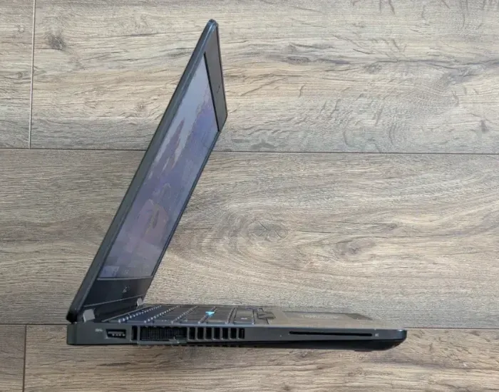 Ультрабук Б-клас Dell Latitude E5470 / 14" (1366x768) TN / Intel Core i5-6200U (2 (4) ядра по 2.3 - 2.8 GHz) / 8 GB DDR4 / 256 GB SSD / Intel HD Graphics 530 / WebCam / HDMI б/в - зображення 4