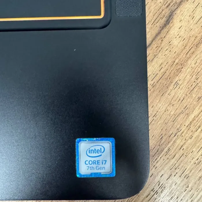 Ігровий ноутбук Б-клас Razer Blade 17 RZ09-0220 / 17.3" (1920x1080) IPS / Intel Core i7-7700HQ (4 (8) ядра по 2.8 - 3.8 GHz) / 16 GB DDR4 / 500 GB SSD / nVidia GeForce GTX 1060, 6 GB GDDR5, 192-bit / WebCam б/в - зображення 8