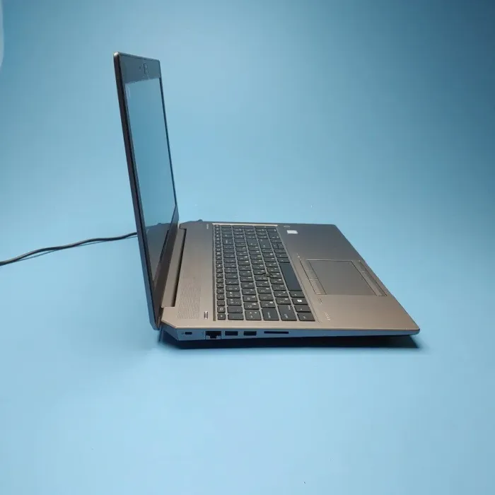 Мобільна робоча станція HP Zbook 15 G5 / 15.6'' (1920x1080) IPS / Intel Core i7-8850H (6 (12) ядер по 2.6 - 3.4 GHz) / 32 GB DDR4 / 512 GB SSD / nVidia Quadro P2000, 4 GB GDDR5, 128-bit / WebCam / Win 10 Pro б/в - зображення 3