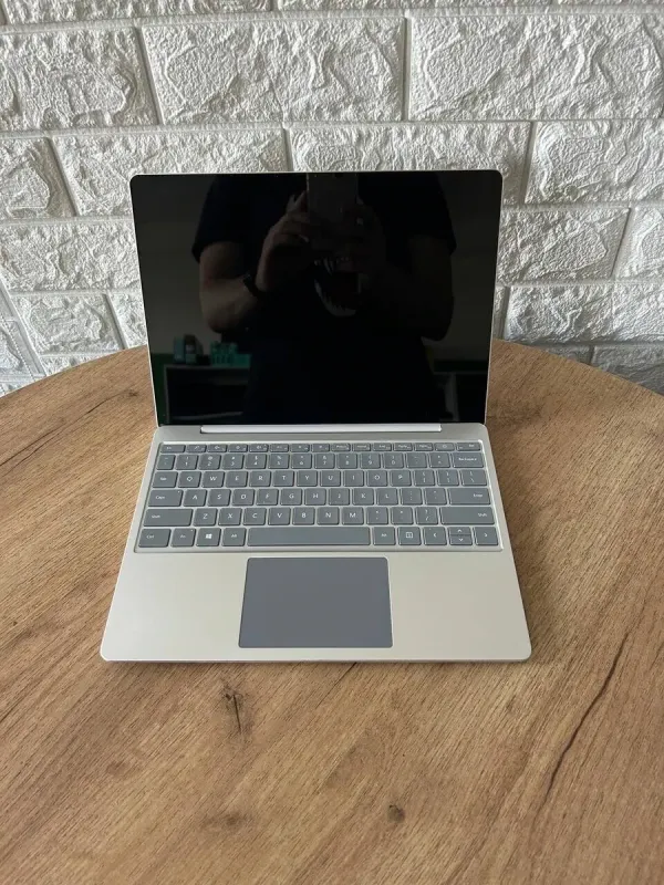 Нетбук Microsoft Surface Laptop Go / 12.4" (1536x1024) IPS Touch / Intel Core i5-1035G1 (4 (8) ядра по 1-3.6 GHz) / 8 GB DDR4 / 128 GB SSD M.2 / Intel UHD Graphics / WebCam б/в - зображення 7