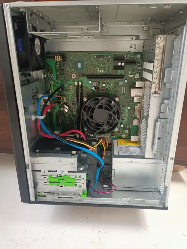 Комп'ютер Fujitsu Esprimo P557 E85+ Tower / Intel Core i5-6400 (4 ядра по 2.7 - 3.3 GHz) / 8 GB DDR4 / 250 GB SSD / Intel HD Graphics 530 / 280W / DVD-ROM / DVI б/в - зображення 5