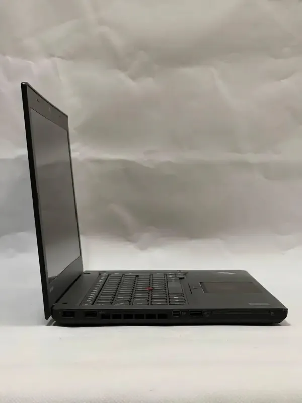 Ноутбук Lenovo ThinkPad T450 / 14" (1600x900) TN / Intel Core i5-5300U (2 (4) ядра по 2.3 - 2.9 GHz) / 8 GB DDR3 / 256 GB SSD / Intel HD Graphics 5500 / WebCam / VGA б/в - зображення 5