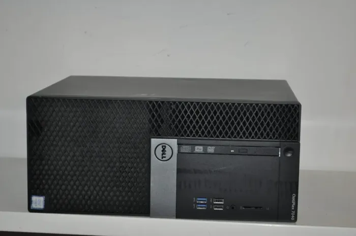 Комп'ютер Dell OptiPlex 7040 Tower / Intel Core i5-6500 (4 ядра по 3.2 -3.6 GHz) / 16 GB DDR4 / 1000 GB SSD / AMD Radeon RX 550, 4 GB GDDR5, 128-bit / DVD-ROM / Windows 11 Pro б/в - зображення 3
